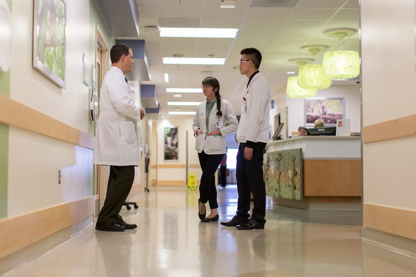 IUSM-AlanLadd-and-MedStudents-13.jpg