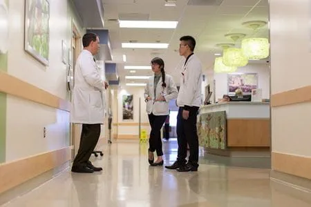 IUSM-AlanLadd-and-MedStudents-13.jpg IUSM-AlanLadd-and-MedStudents-13.jpg