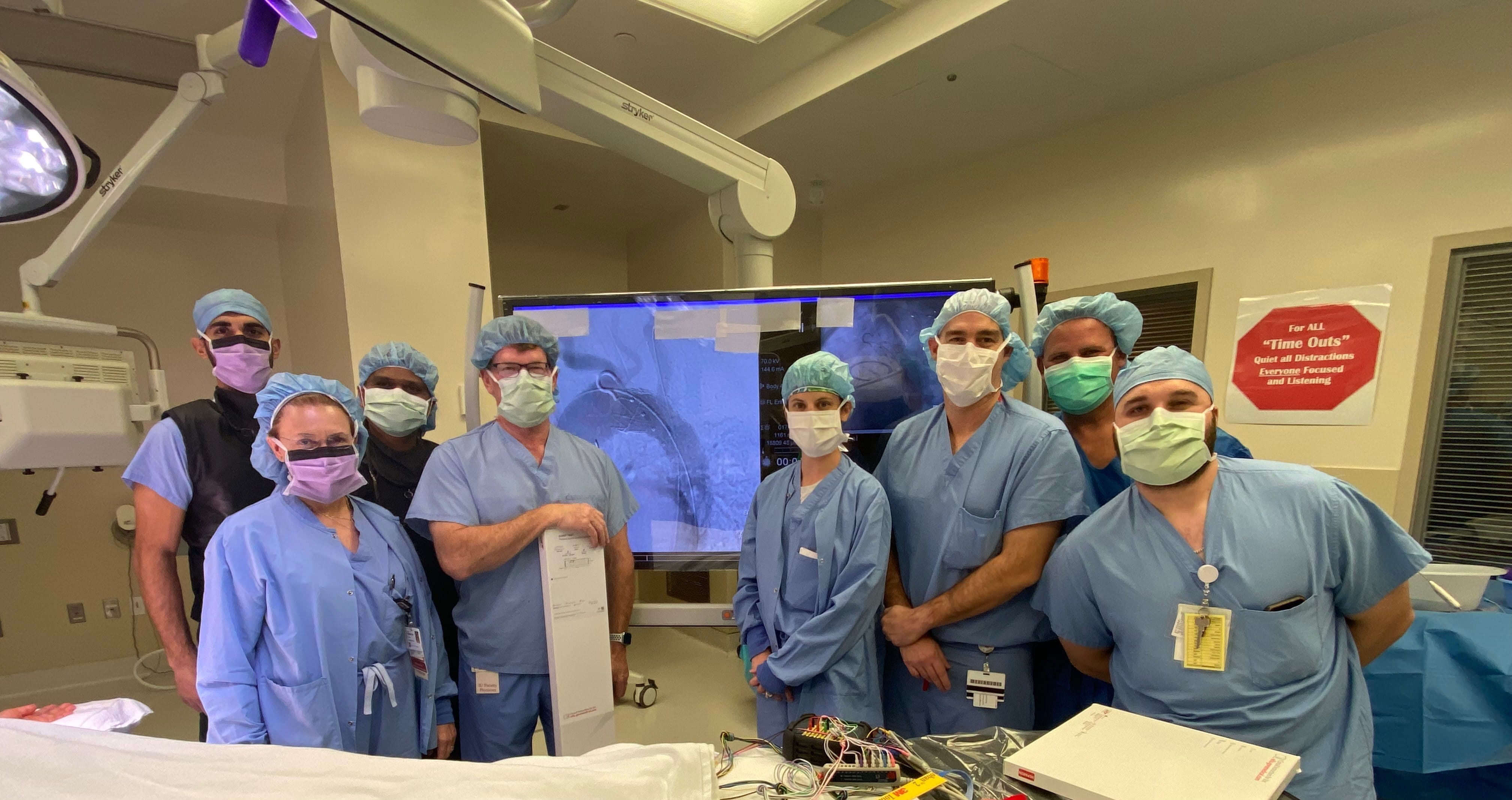 First Thoracic Graft Device Implant