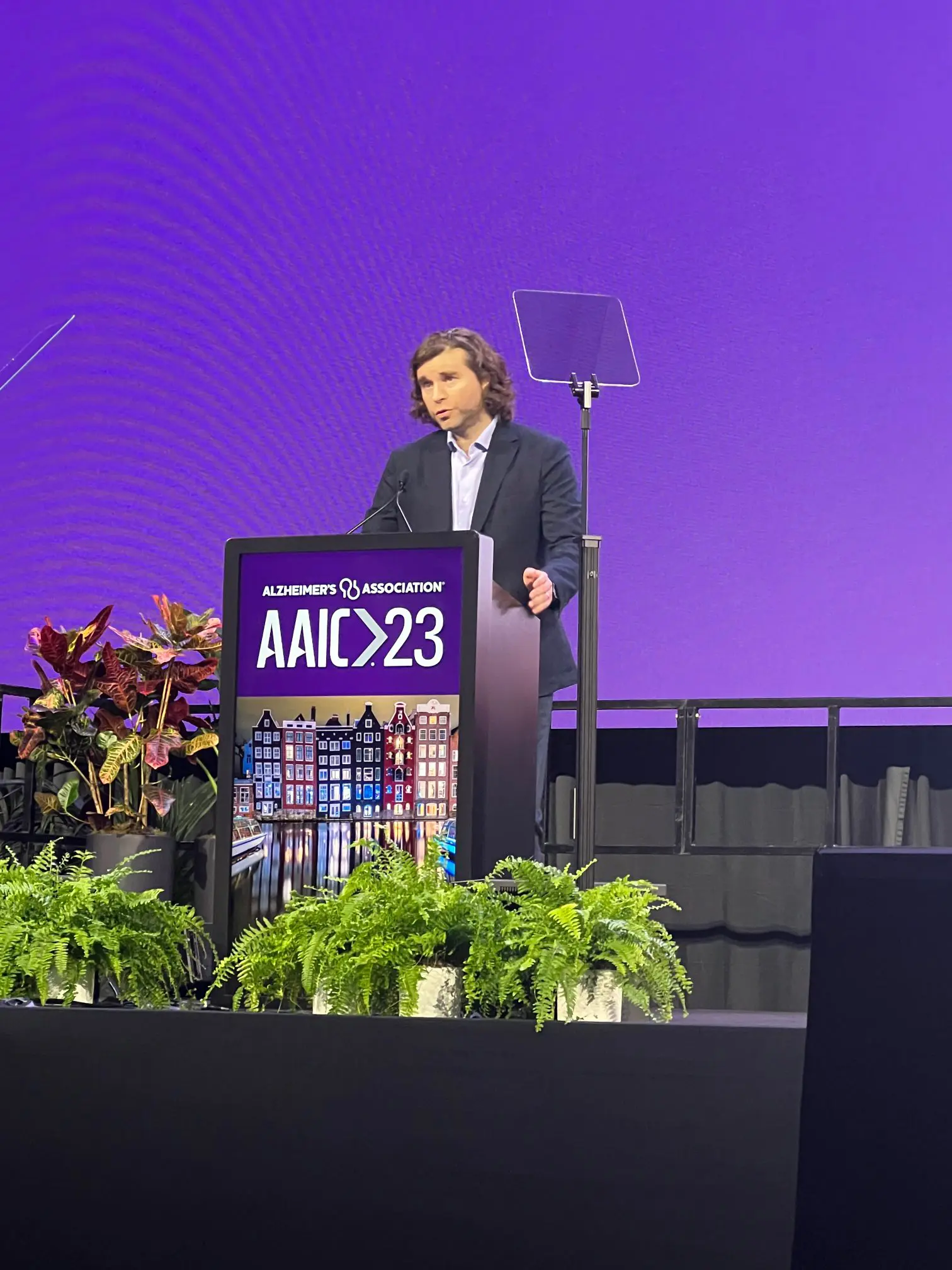 Cristian Lasagna-Reeves speaks at Alzheimer's conference
