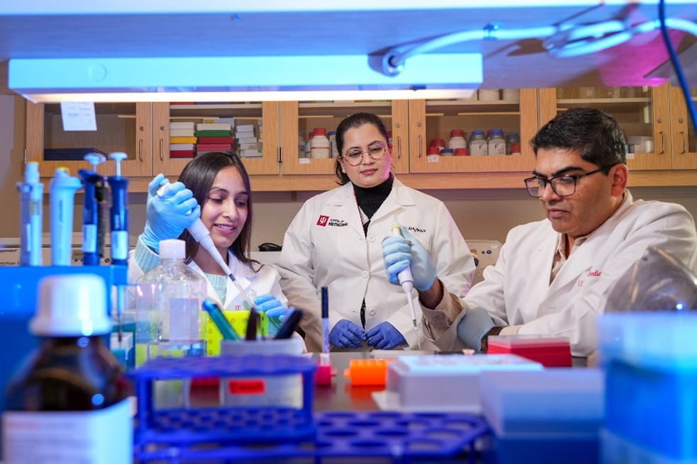 Neha Mahajan (left) and Surabhi Abhyankar working in Ashay Bhatwadekar’s lab. | Photo by Tim Yates, IU School of Medicine.