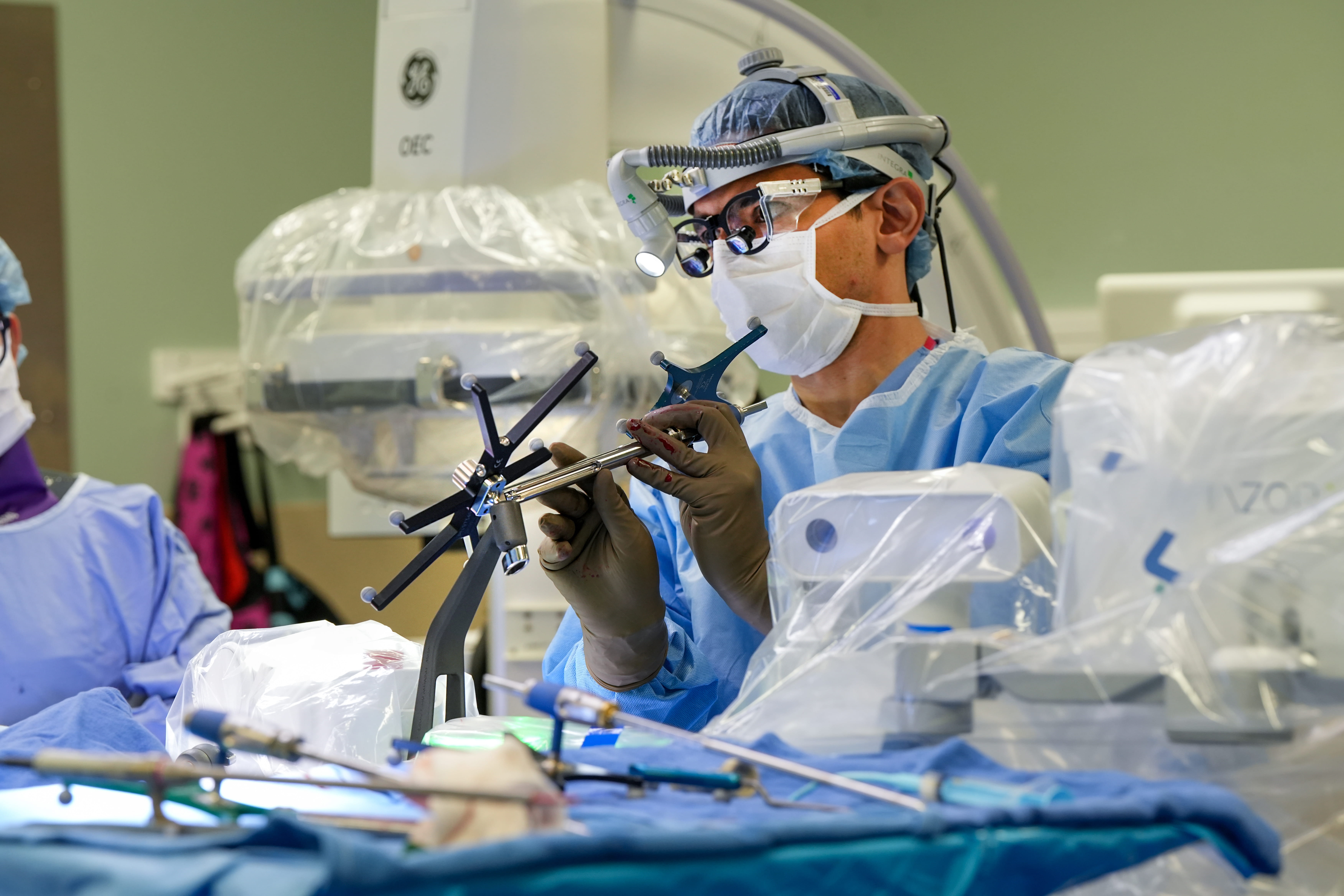 Mohamed Zaazoue performing surgery