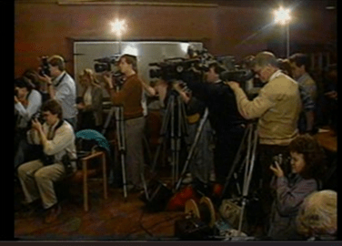 Media covering remarks by Dr. Kleiman and Jeanne White during an April 1990 press conference at Riley Hospital