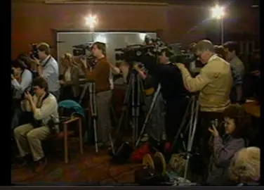 Media covering remarks by Dr. Kleiman and Jeanne White during an April 1990 press conference at Riley Hospital 