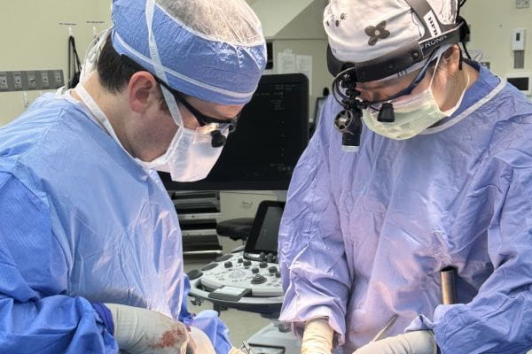 Rachel Kim (pictured right) operating with an attending. | Photo courtesy Rachel Kim