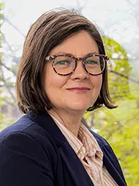 A headshot of Leslie Hulvershorn