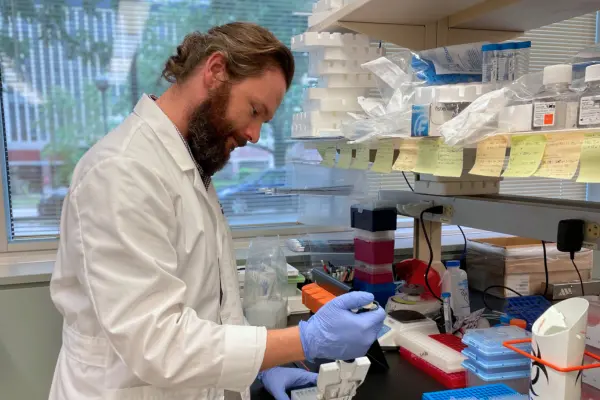 Radek Kaczmarek in the lab