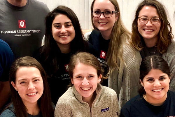 physician assistant student volunteers