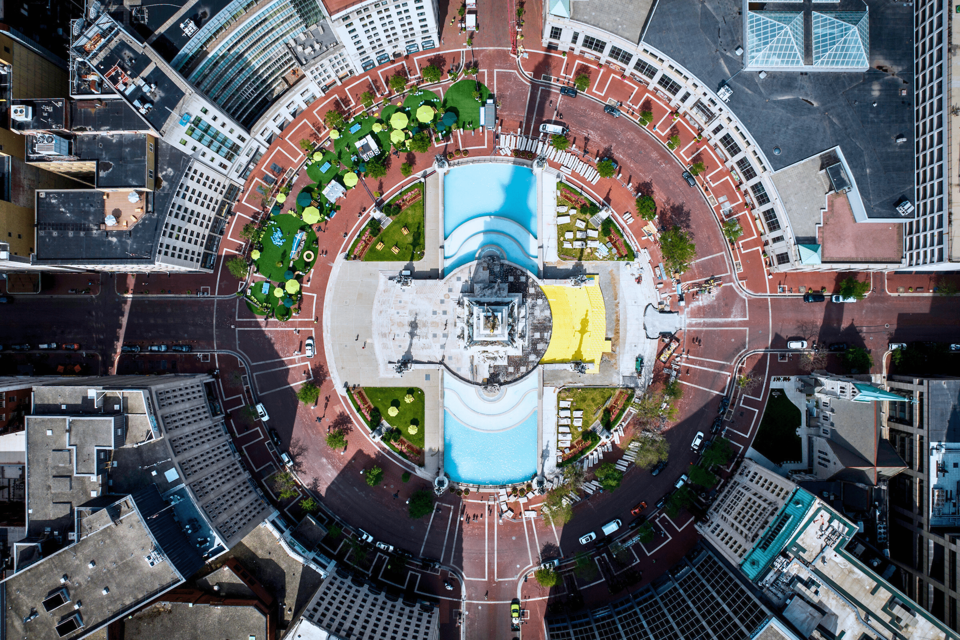 A drone shot of the Circle Center Monument in Indianapolis, IN.