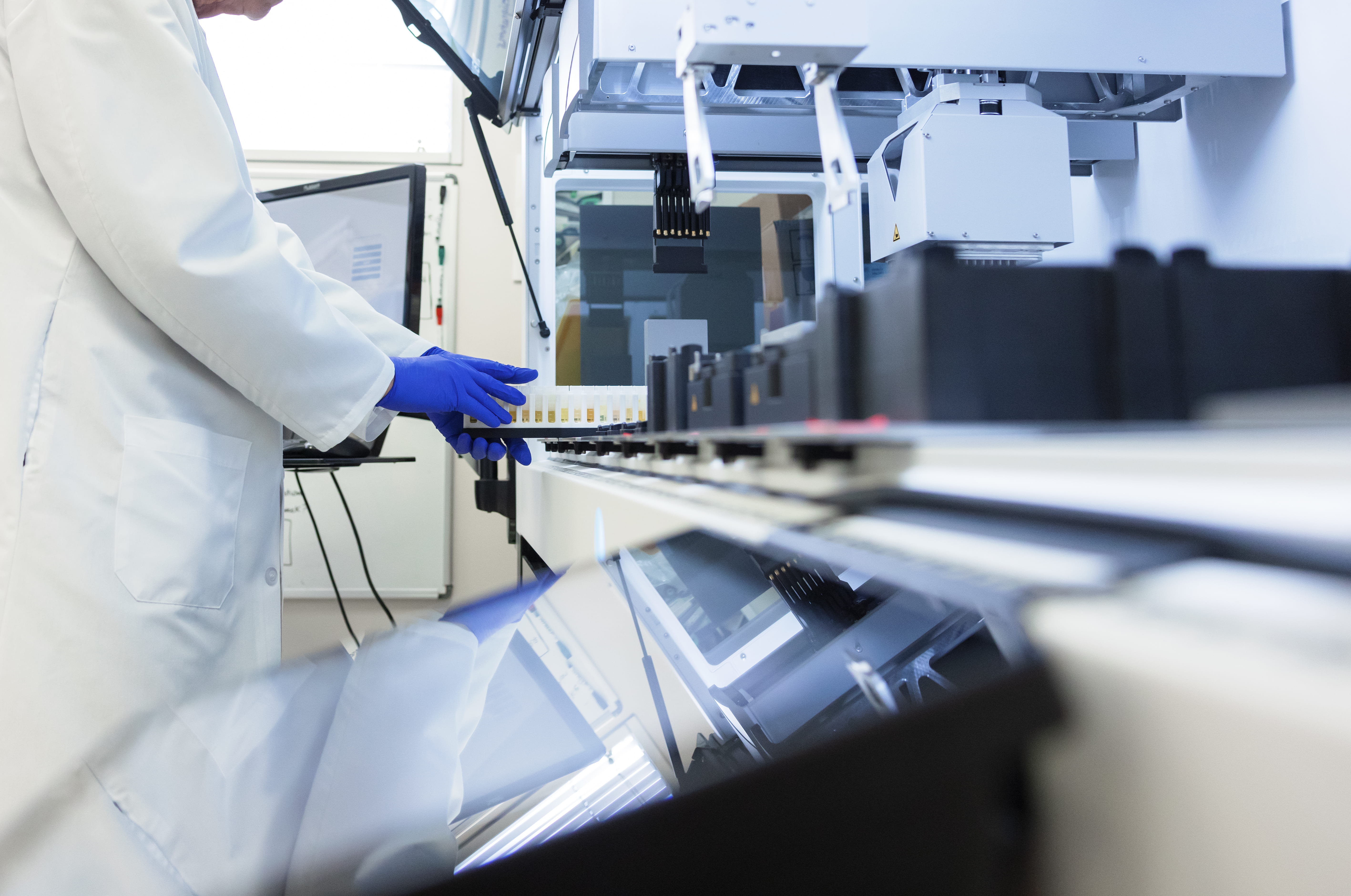 a researcher works in the lab