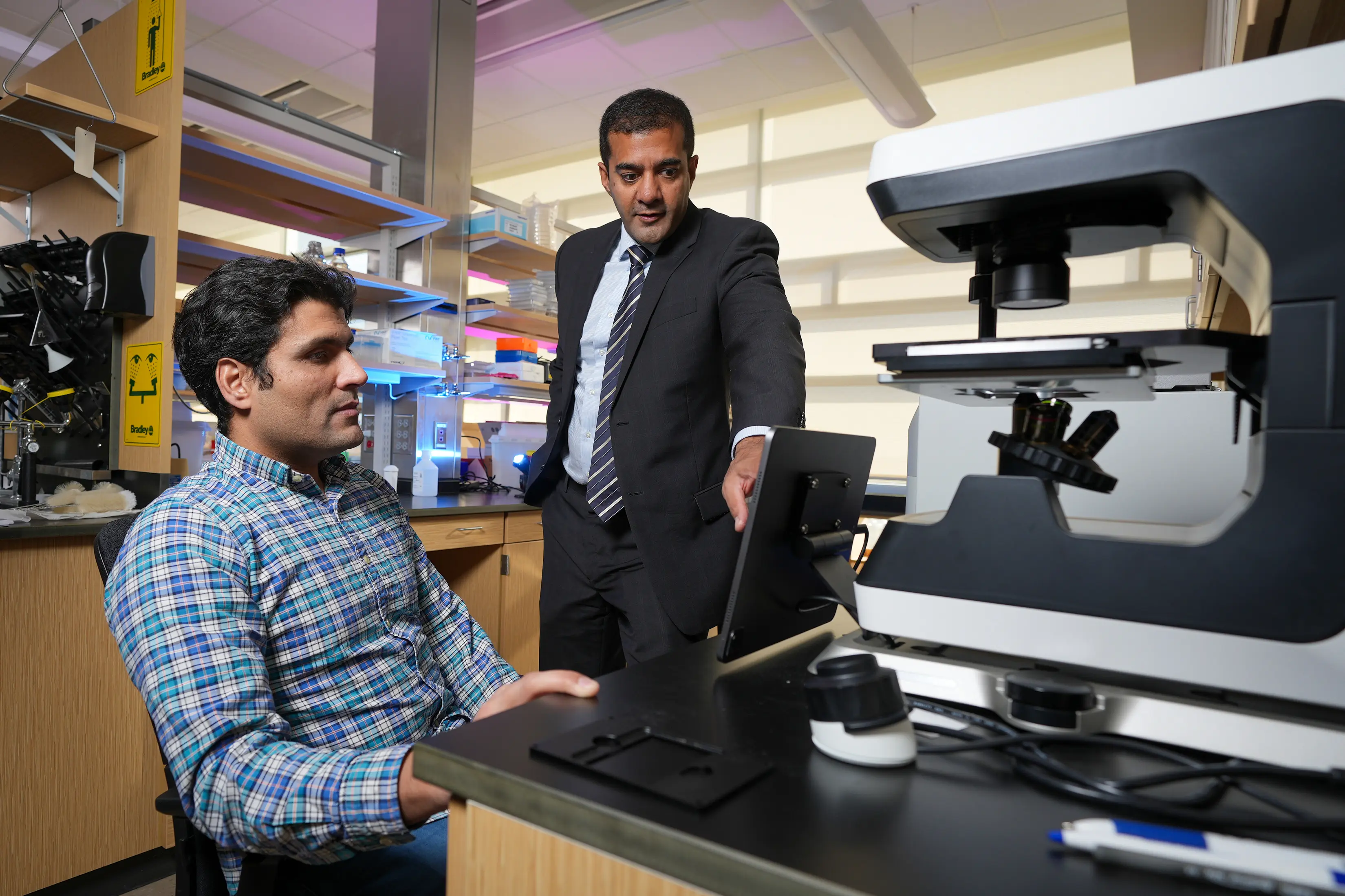 Dr. Vijay Ramakrishnan chats with a colleague in the lab