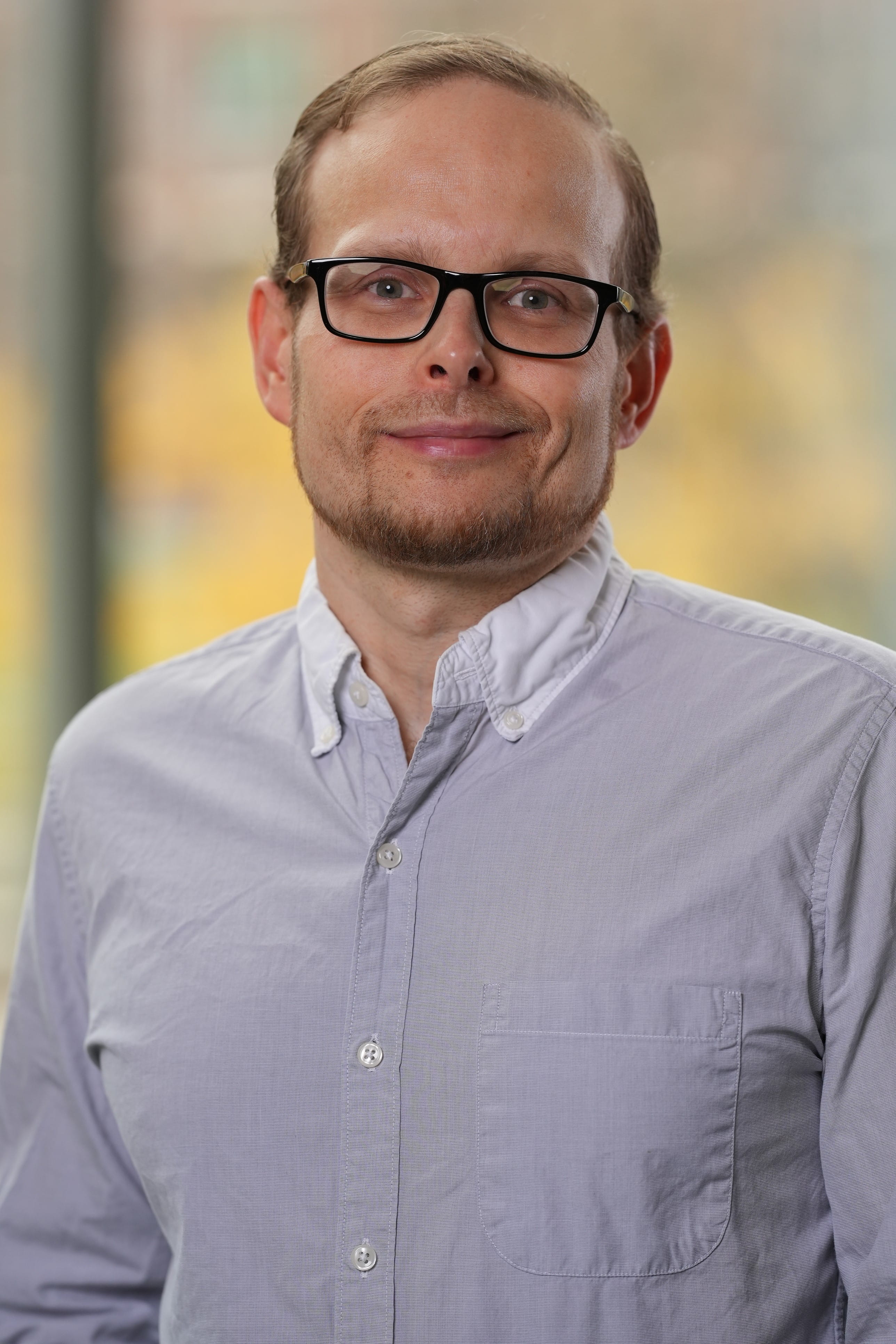 headshot of Tim Ludden