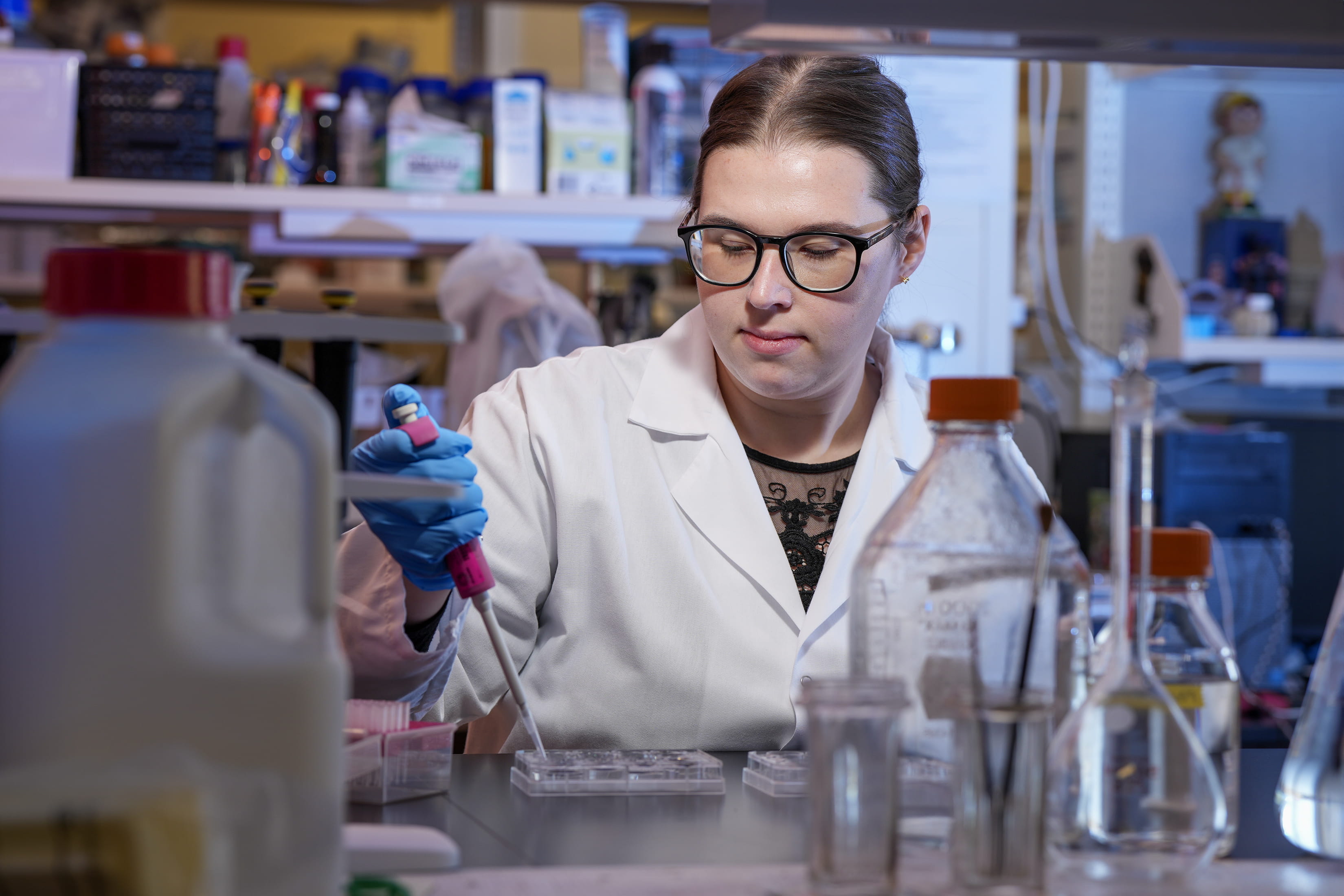 a researcher uses a pipette in the lab
