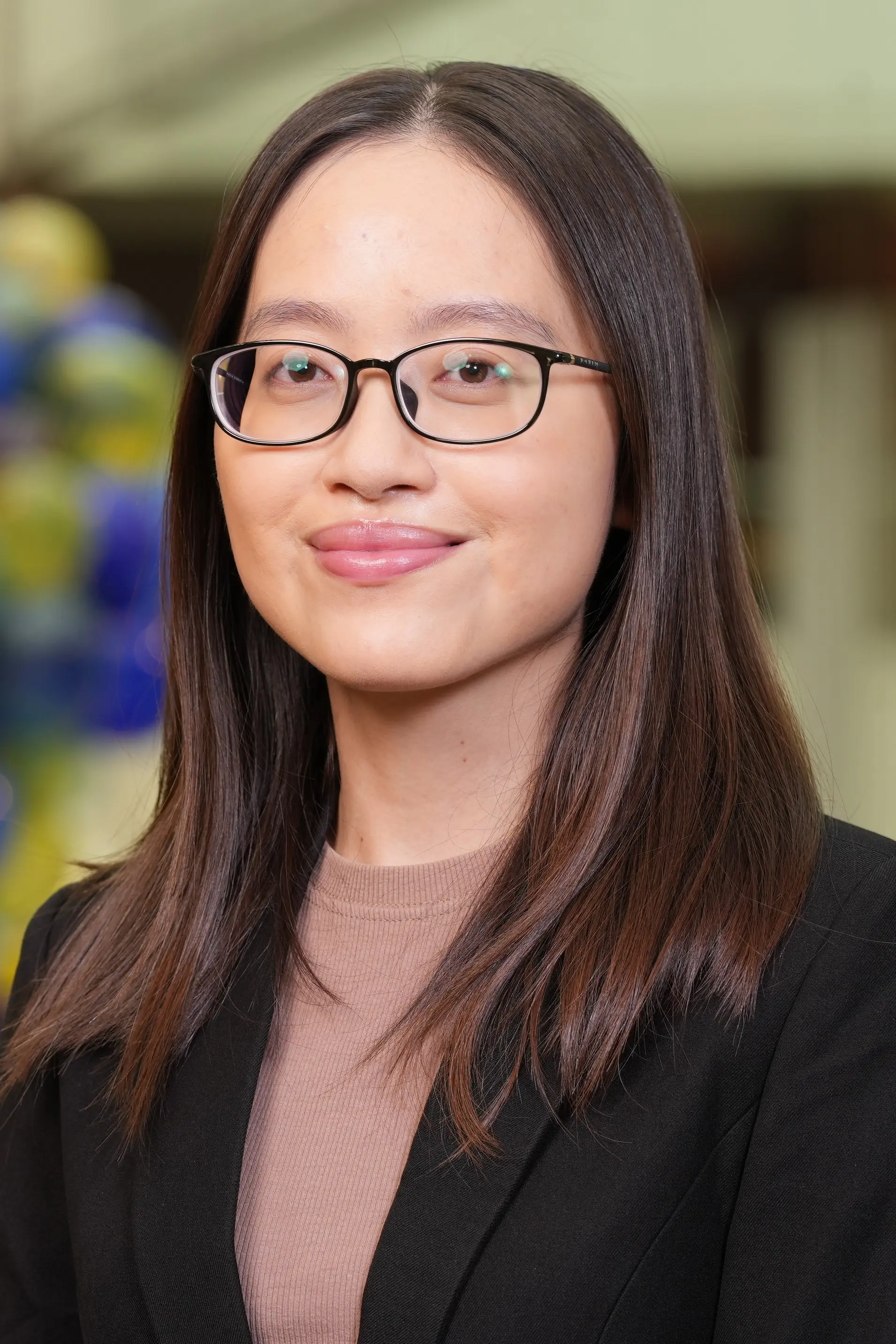 headshot of Anh Nguyen