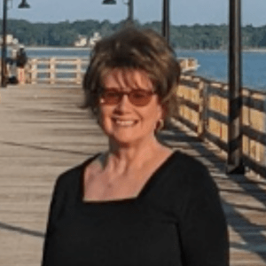 Laura Oxford's headshot