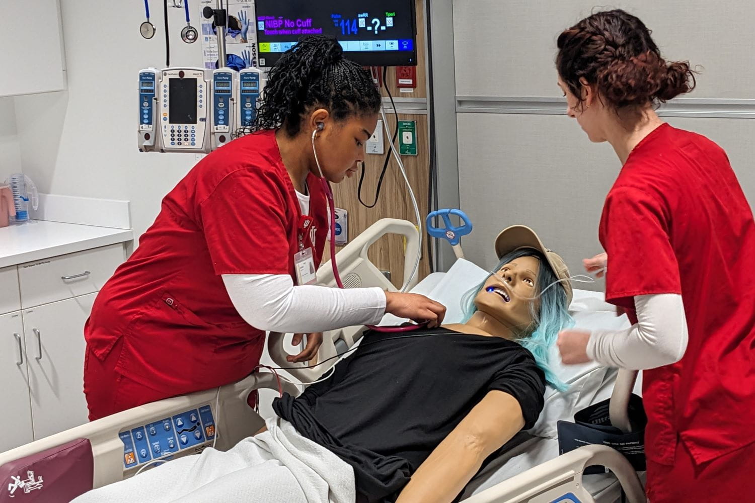 Learners engage with a simulation patient in the simulation center. 