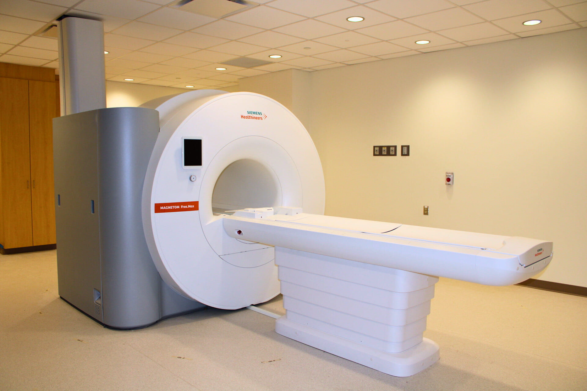 Photo of MRI machine in RII.