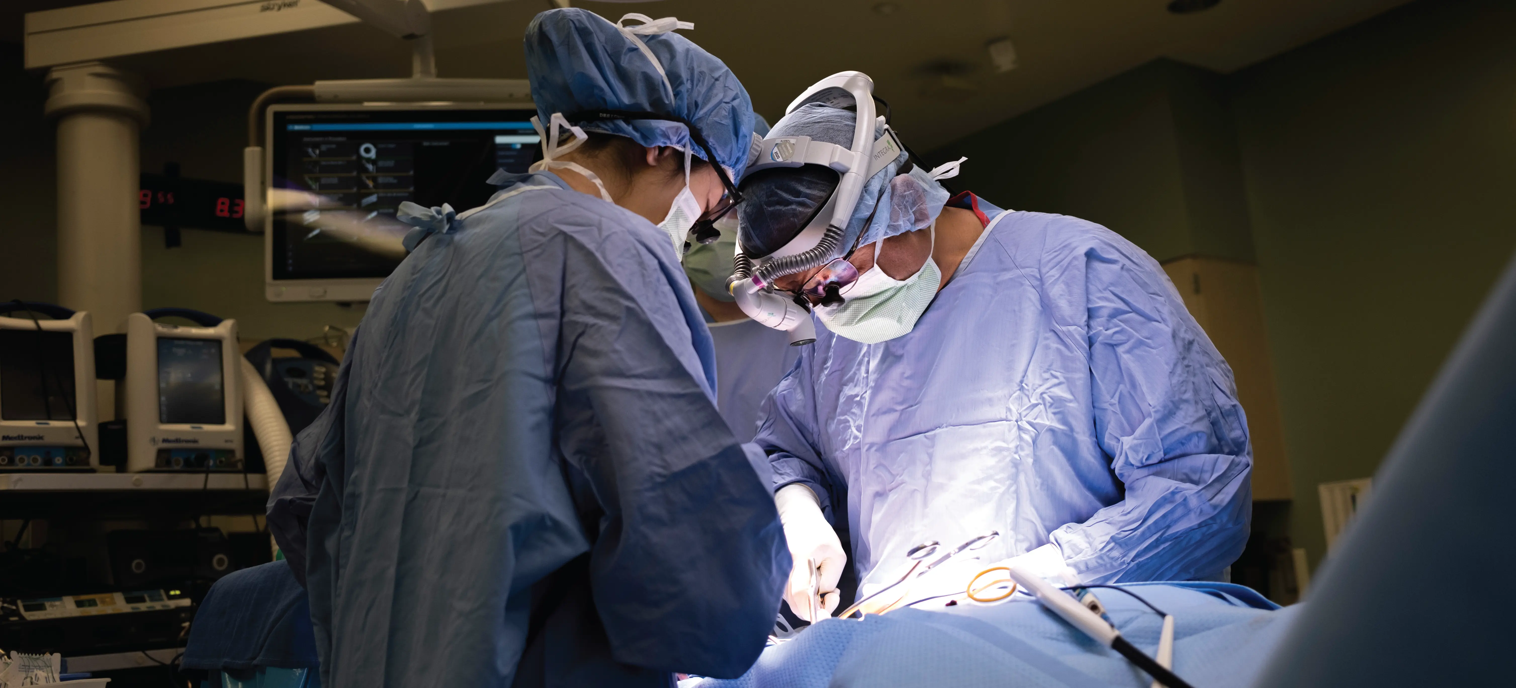 neurosurgeons perform surgery in the OR