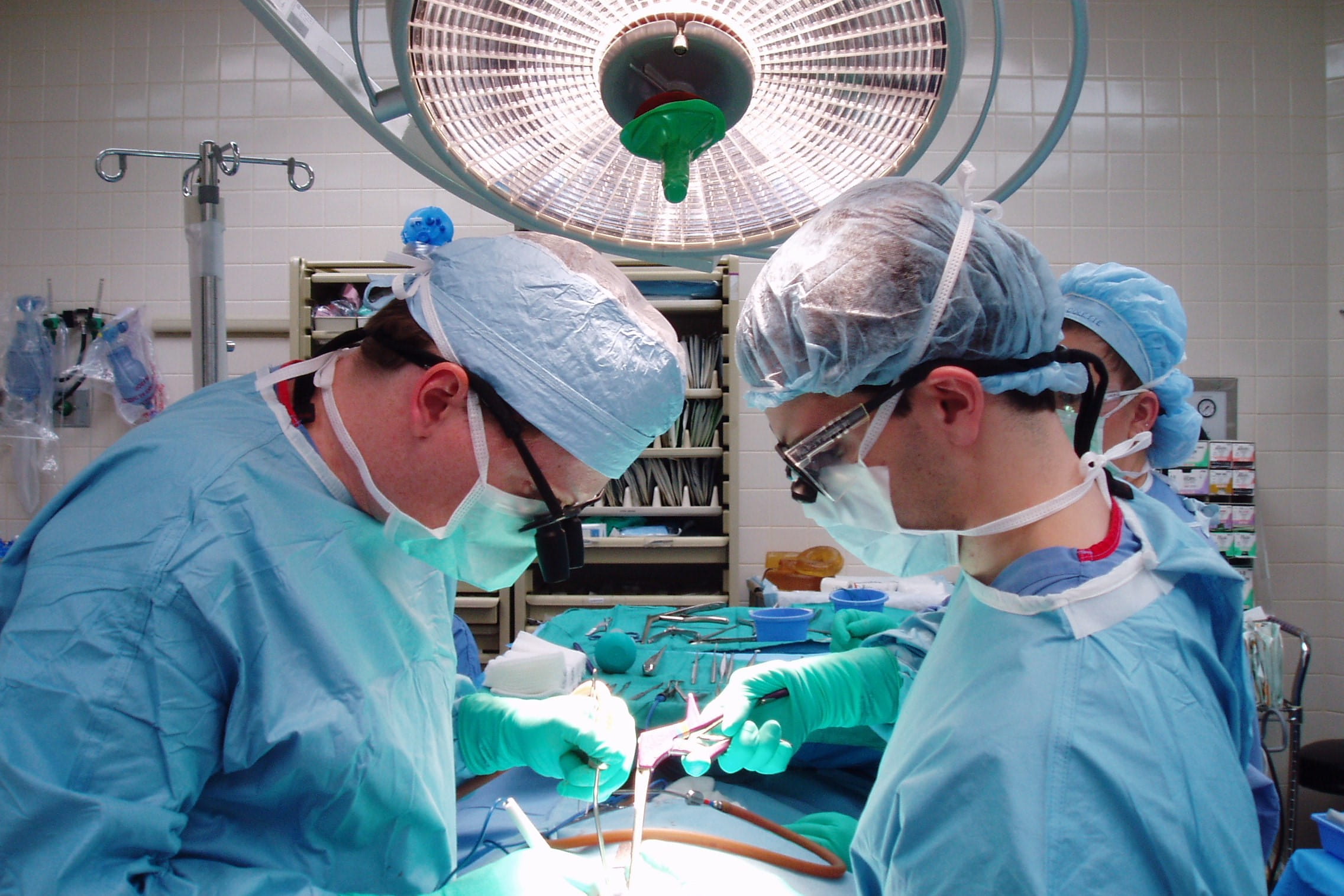 neurosurgeons perform surgery in the OR