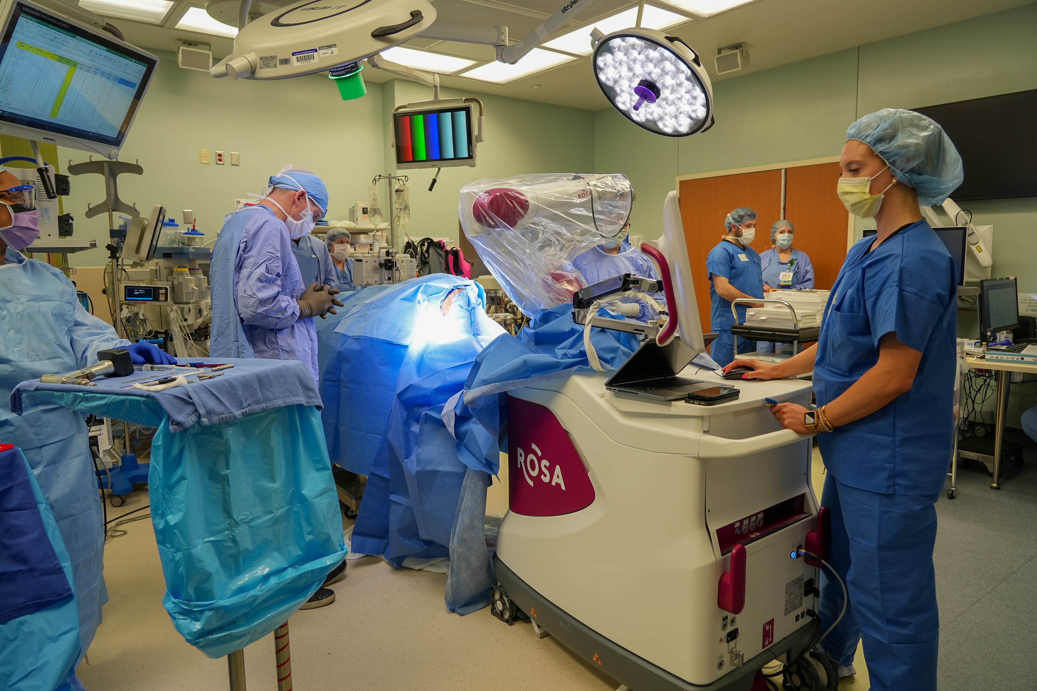 Faculty surgeons performing procedure in the operating room