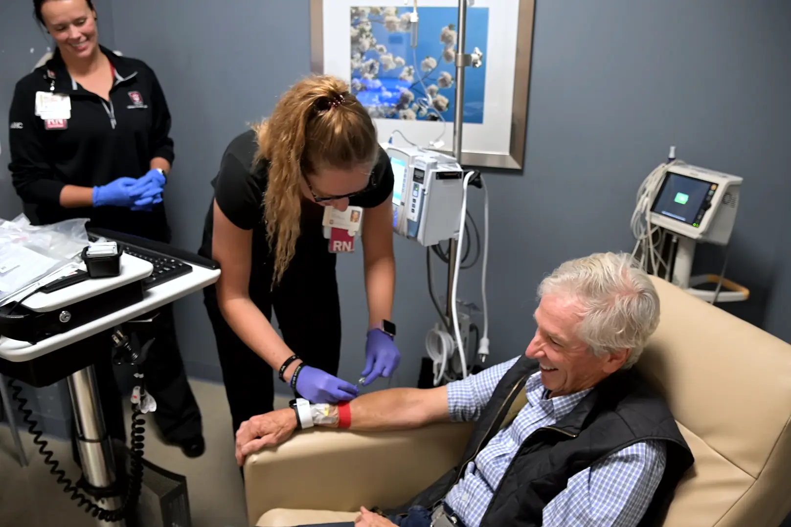 Leo Stenz receives an infusion of lecanemab, a first-of-its-kind Alzheimer's treatment.