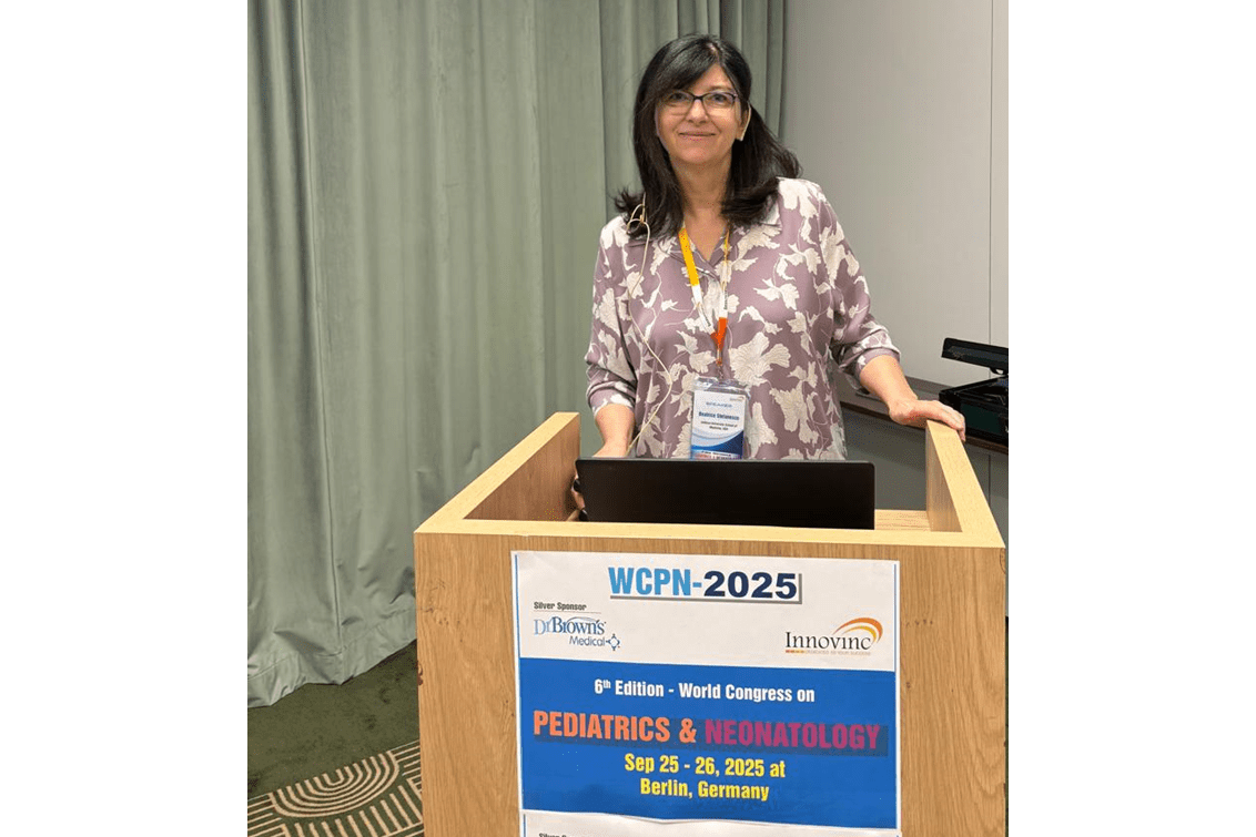 Woman presenting at a conference