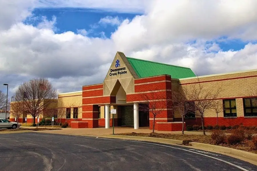 The outside entrance of Deaconess Cross Pointe