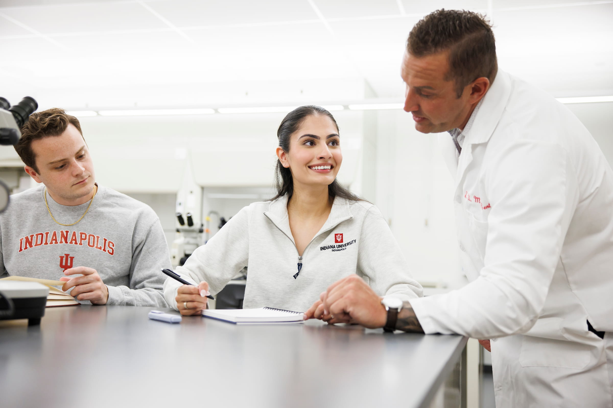 Male physicians teaches two trainees.