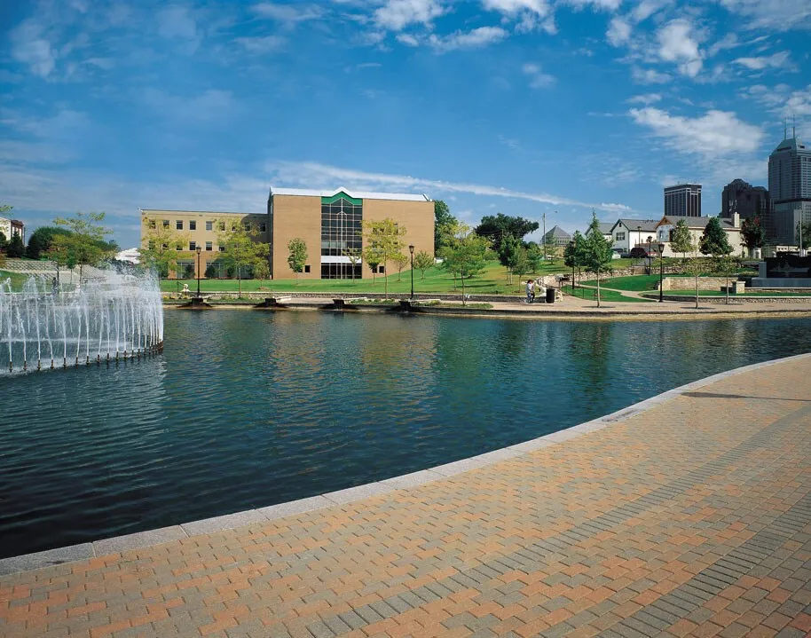 A landscape photo of the Senate building next to the canal.
