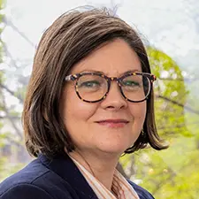 Headshot of Leslie Hulvershorn