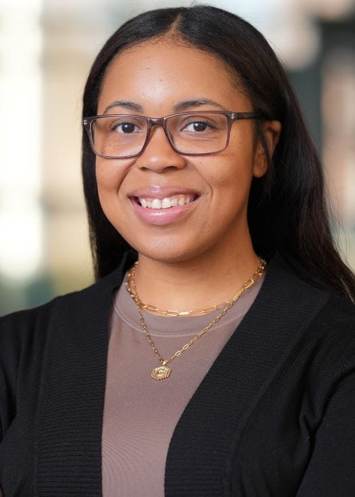 Christina Hunter headshot