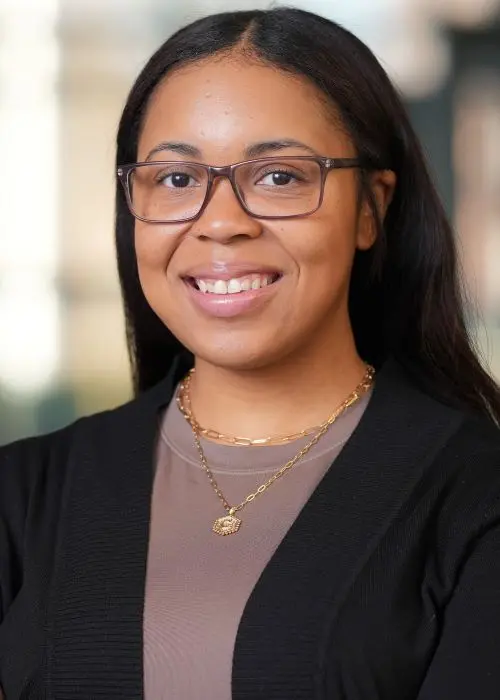 Christina Hunter headshot