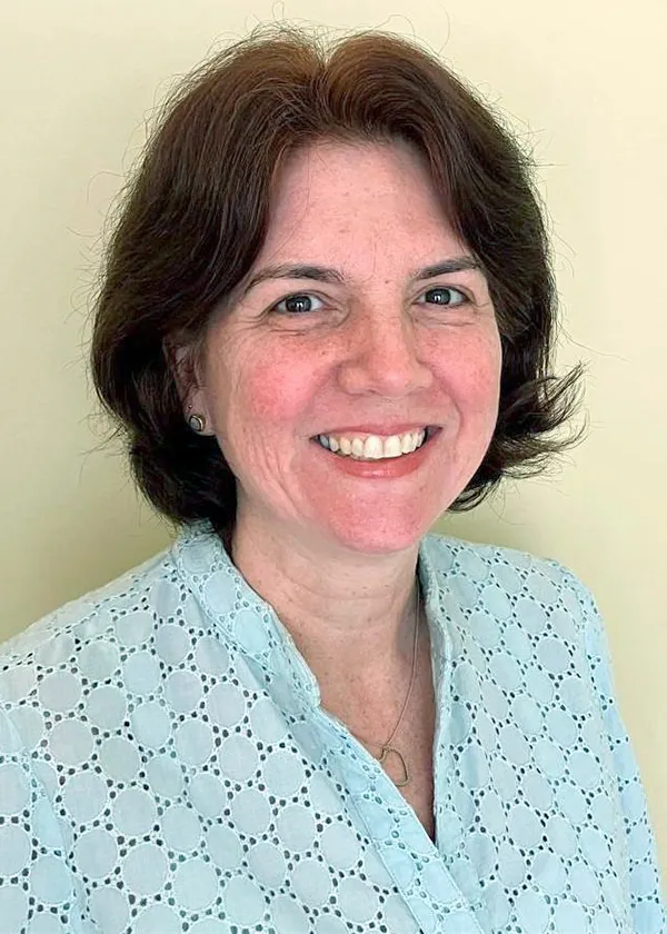 A headshot of Mariana Meirelles