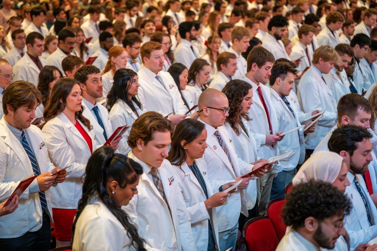 Mmedical students recite an oath at a white coat ceremony