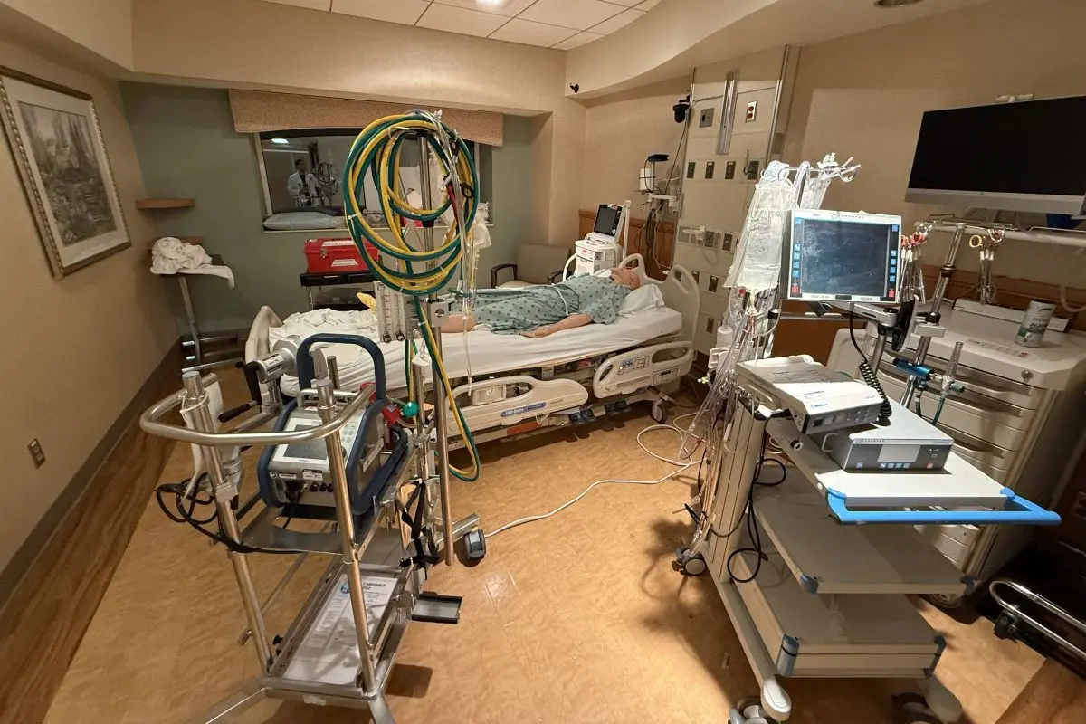 a simulated hospital room and ecmo patient