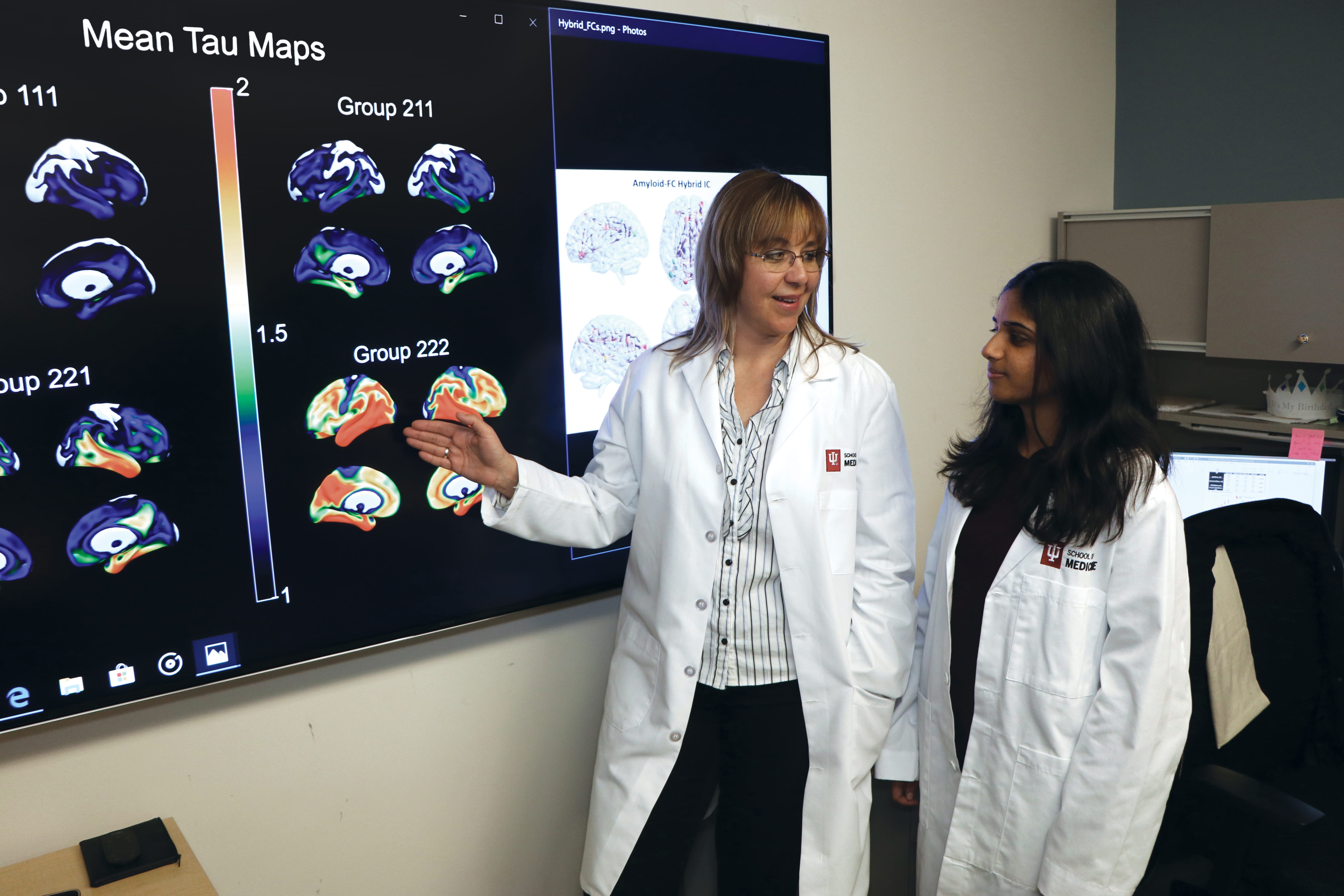 Apostolva pointing to imaging
