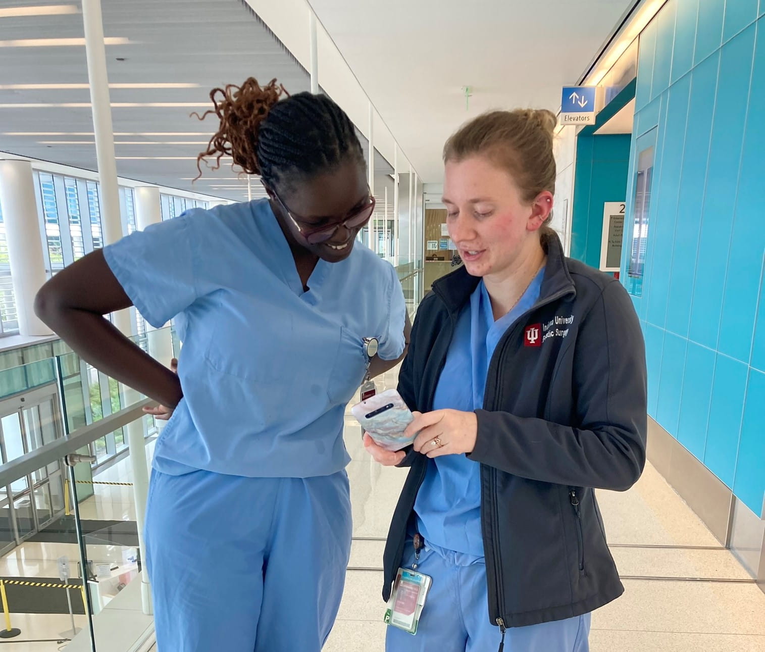 Drs. Munda and Cook Beresford get better acquainted at Eskenazi Hospital. 