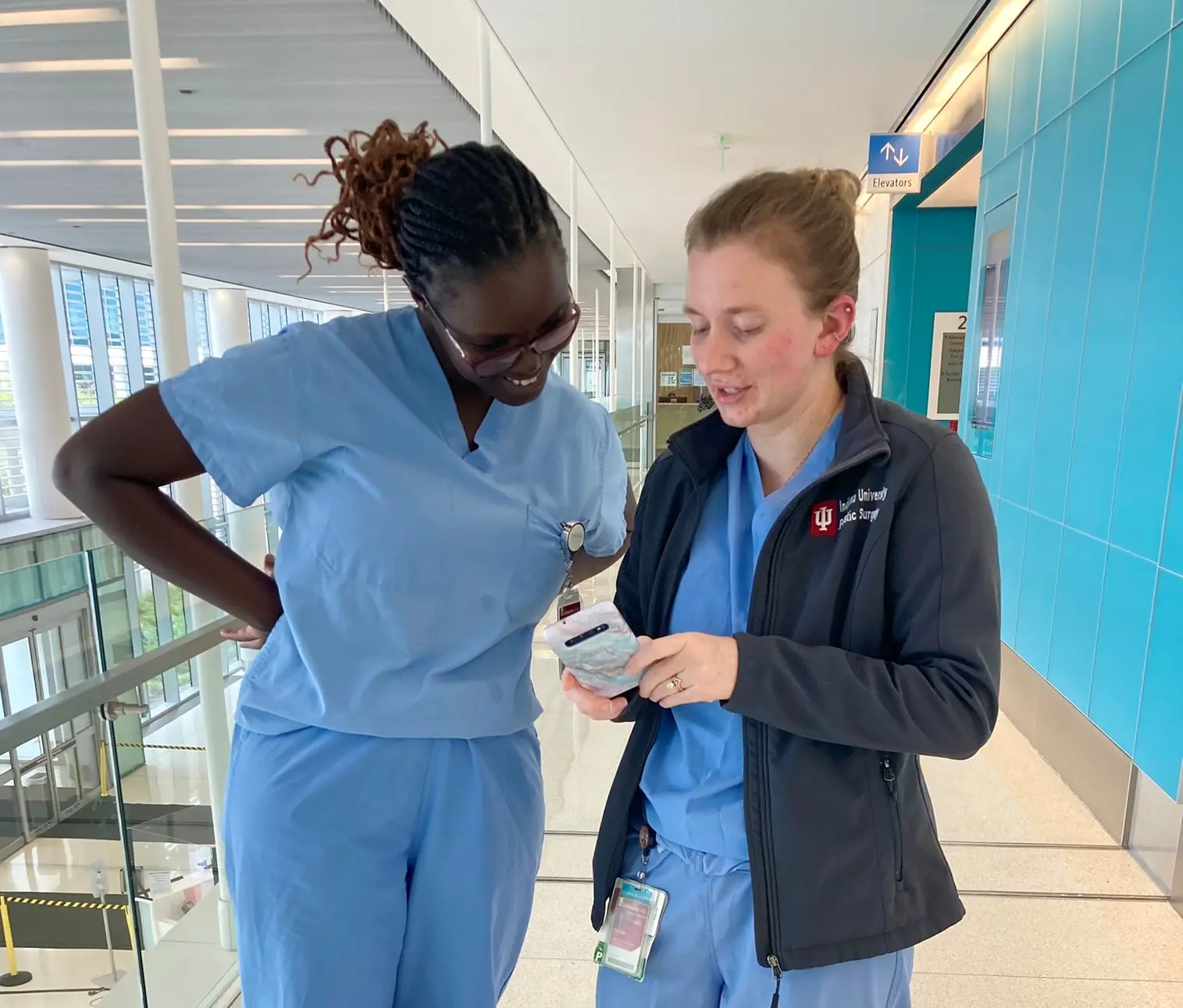 Drs. Munda and Cook Beresford get better acquainted at Eskenazi Hospital. 