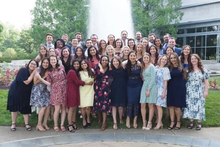 2023 Graduates gather for picture
