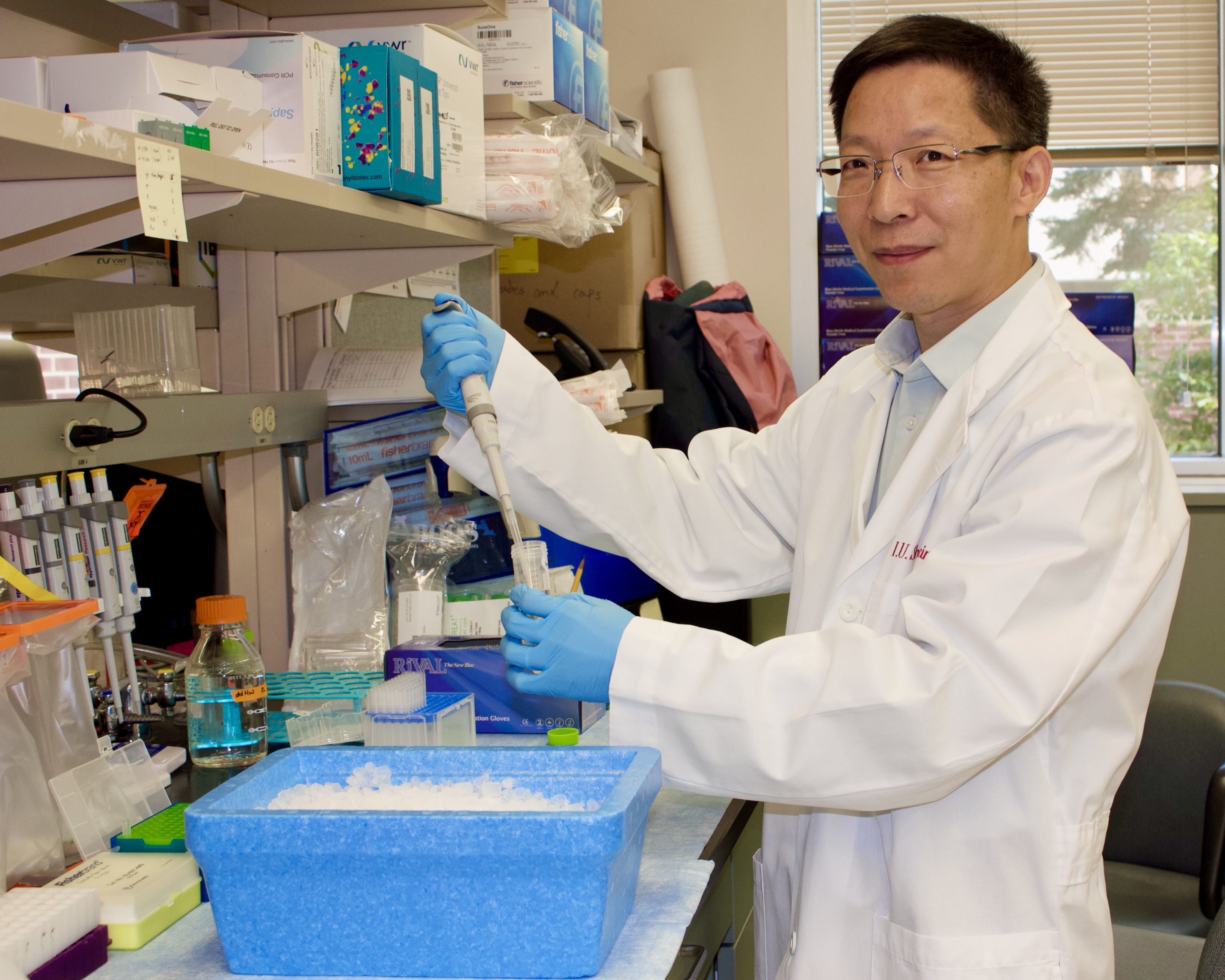 Renzhi Han, PhD in lab