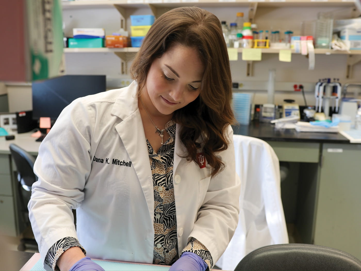 IU Medicine - Fall 2021 - Mitchell - Online Medical student Dana Mitchell works in a lab.