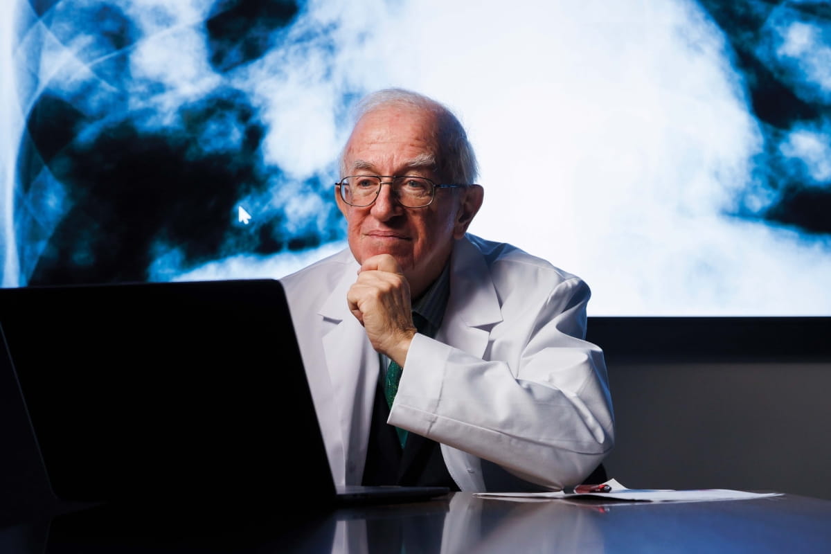 Lawrence Einhorn in a lab looking at a laptop