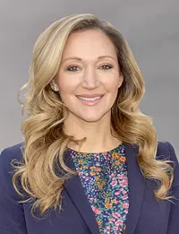 portrait of lindsay weaver