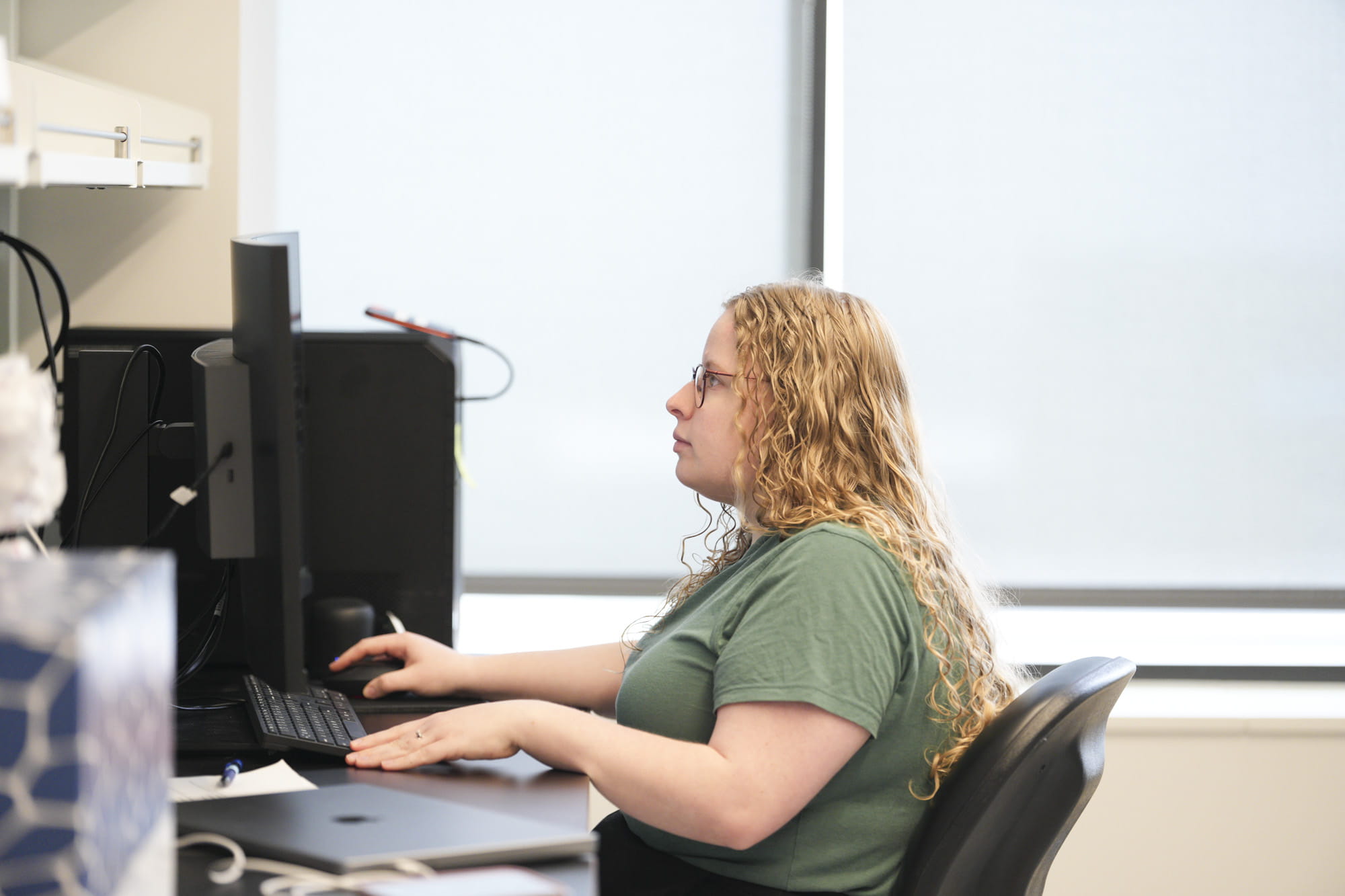 Abigail Wallace works at a computer station in the lab