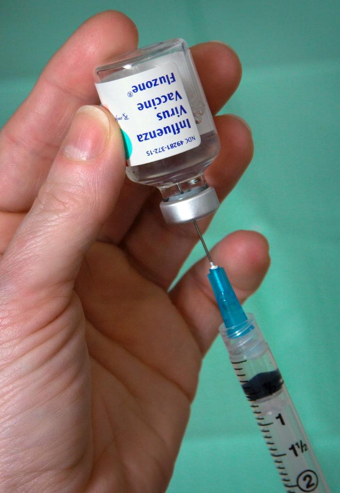 Fluzone_vaccine_extracting Fluzone_vaccine_extracting
