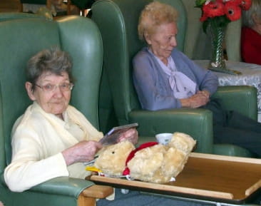 Christmas_Day_in_a_nursing_home_-_geograph.org_.uk_-_1091150