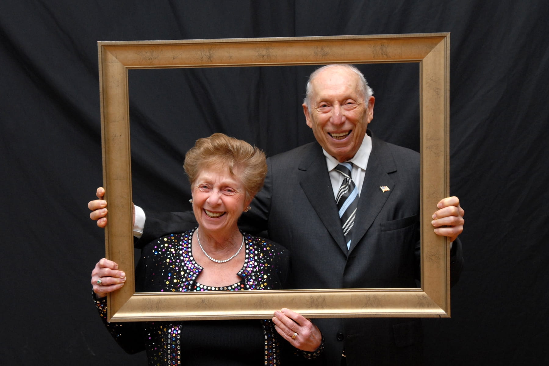 EUGENE_AND_MARILYN_GLICK_IN_FRAMED_PICTURE