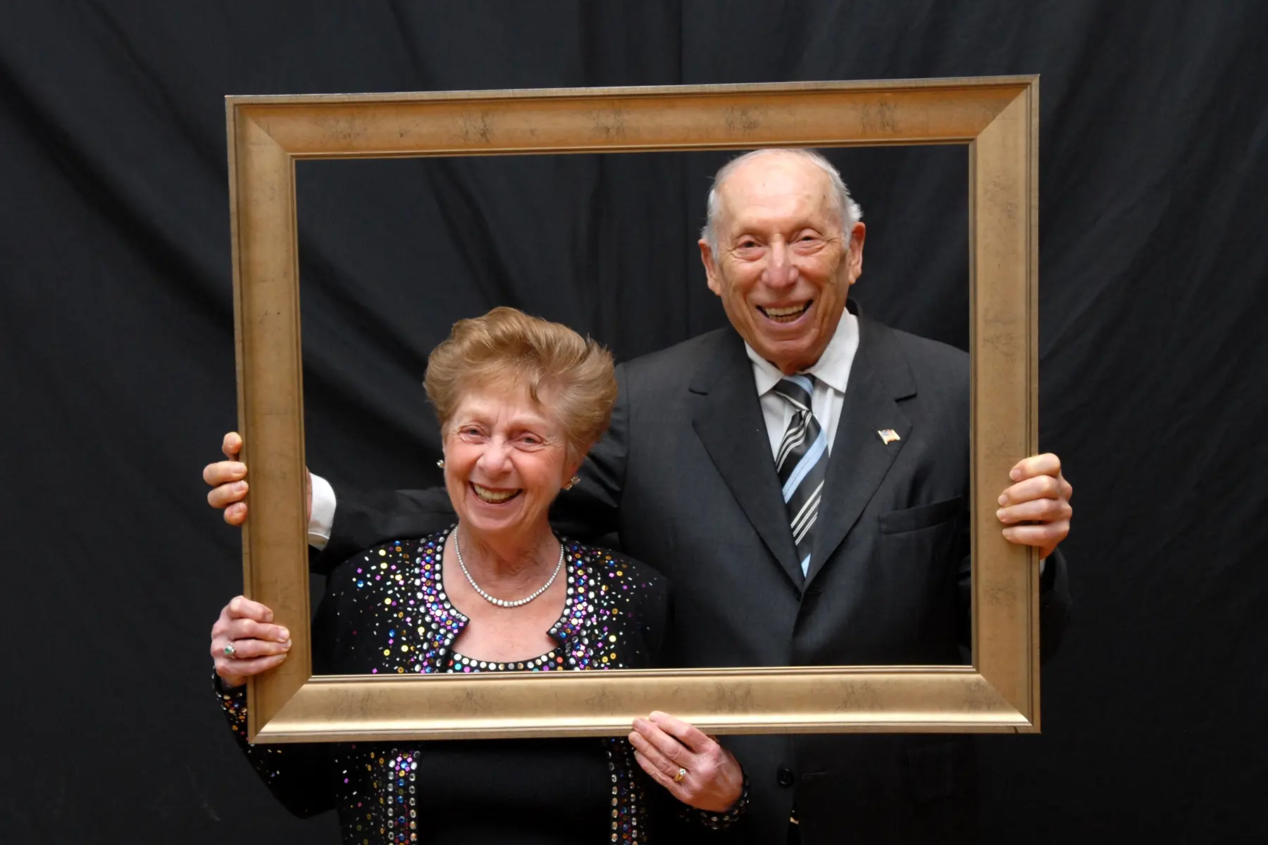 EUGENE_AND_MARILYN_GLICK_IN_FRAMED_PICTURE