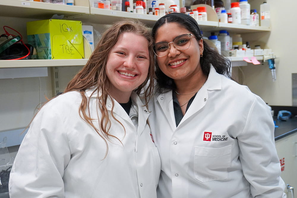 Katherine Brady and Mansi Nayak at the Kelley Lab