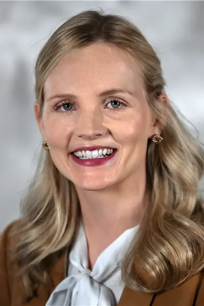 38247-Vater, Laura